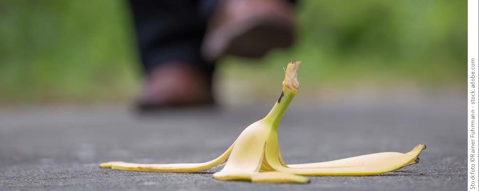 Bananenschale auf dem Weg