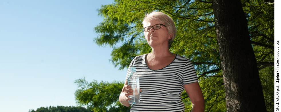 Frau mit Wasserflasche | sanivita