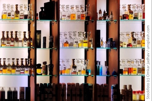 Ätherische Öle werden bei der Herstellung hochwertiger Parfüms verwendet.