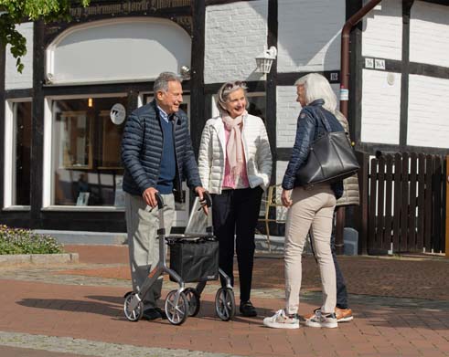 Rollator lets fly - Freunde treffen | Sanivita