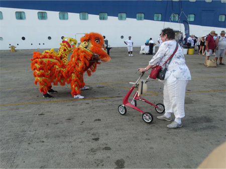 Susan und Rowlie der Rollator auf Abenteuerreise in Malaysia/