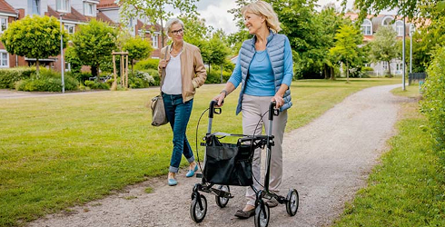 Spaziergang im Park | Sanivita | Mobil durch den Alltag